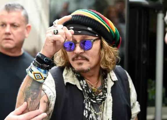 Johnny Depp disappears from Hollywood... and this is what he does every day.
