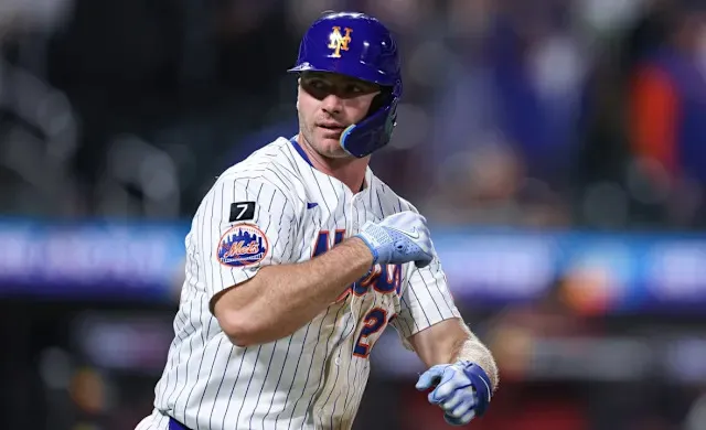 image_684cff6f64e21 Pride Night shines at Citi Field: Pete Alonso and Edwin Díaz wear t-shirts with the phrase 'New York is Love'!