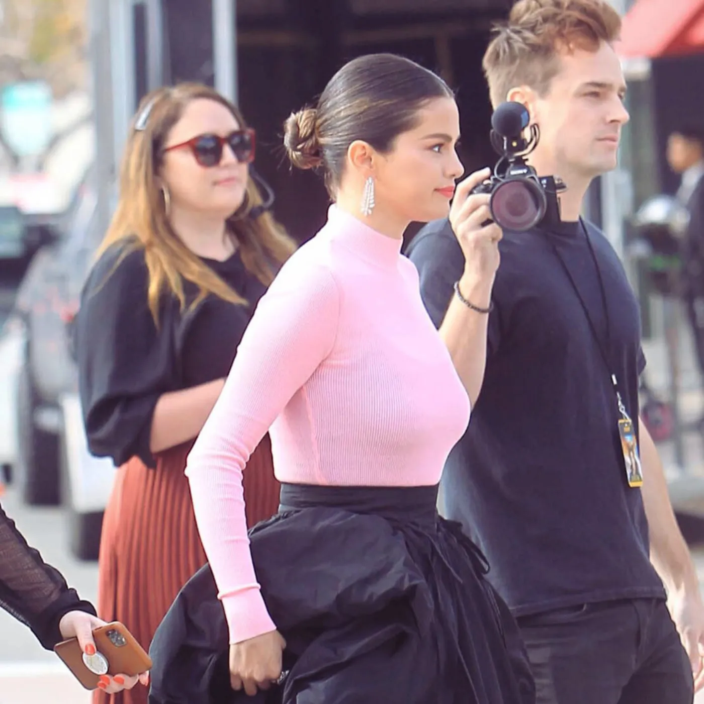 image_684ea92f07349 Vaping Scandal Erupts Selena Gomez Under Fire Online