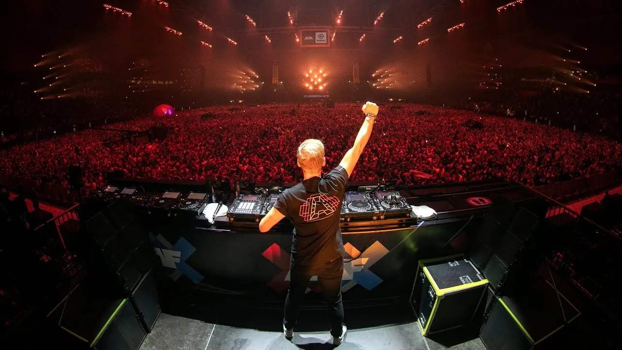 image_684f7a0e8aeb6 Uncontrollable Heat: Armin van Buuren and Indira Paganotto Stir Up with 'Dragon' Psytrance