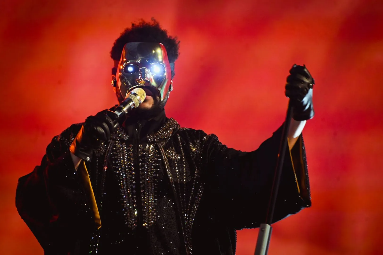 Chaos, Lights, and the Unexpected: The Weeknd’s Stadium Show Left Fans Speechless — But What Happened Offstage?