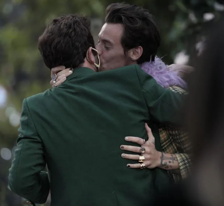 image_6850efd2d1ce4 ‘The More I Know Men, The More I Like My Dog’: Harry’s New Shirt Has Fans Screaming — Is This a Hidden Love Confession?