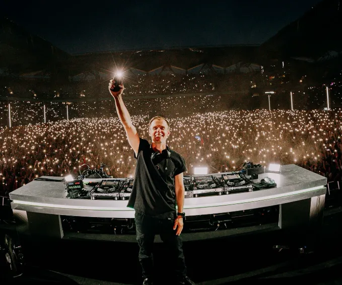 Space – time melted away with Armin in a 360-minute music night at Ushuaïa