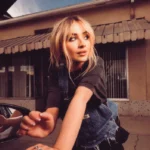 Sabrina Carpenter Says No More Phones at Shows: “Don’t Zoom In on My Face at 80” 1 Sabrina Carpenter Says No More Phones at Shows: “Don’t Zoom In on My Face at 80”