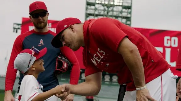 image_68536d83e1694 Mike Trout Did This for a Family Who Lost His Autograph in a Fire — Internet Can’t Handle It