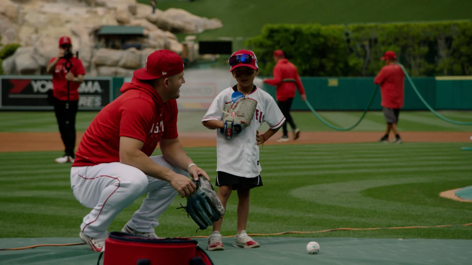 Mike Trout Did This for a Family Who Lost His Autograph in a Fire — Internet Can’t Handle It 19 Mike Trout Did This for a Family Who Lost His Autograph in a Fire — Internet Can’t Handle It