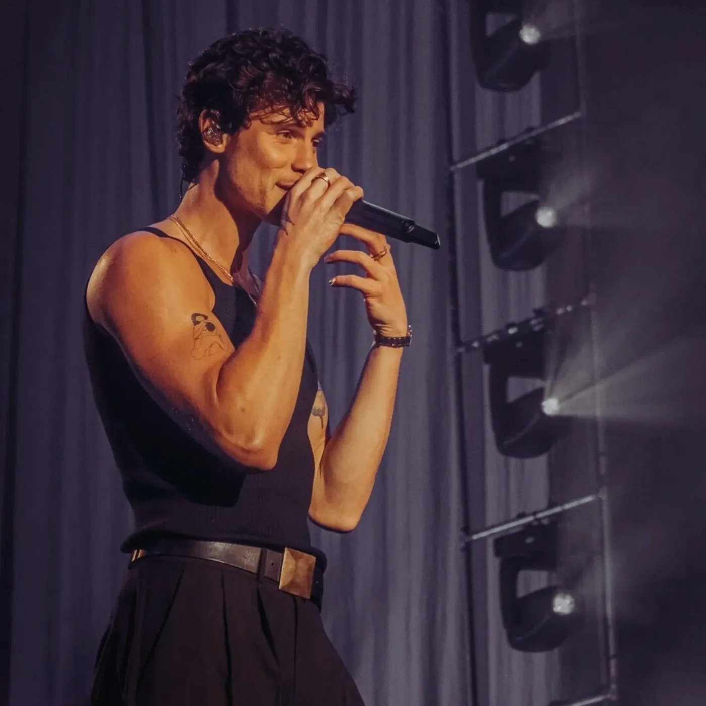 image_685371c8cef77 She Froze, Thinking It Was Just a Lookalike—Then Shawn Mendes Flashed That Smile
