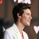 She Froze, Thinking It Was Just a Lookalike—Then Shawn Mendes Flashed That Smile