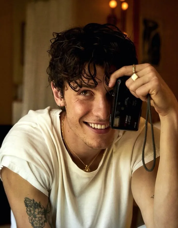image_685386e27011b He Didn’t Say a Word, But One Quiet Gesture from Shawn Mendes Toward Robert Irwin Is Breaking the Internet — And Fans Think It Means Everything