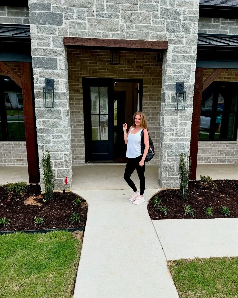 image_6853c4945c562 They Almost Gave It Away: Patrick Mahomes’ Old House Just Hit Rock-Bottom Price