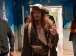 Johnny Depp donned the Jack Sparrow costume again to bring smiles to sick children. 1 Johnny Depp donned the Jack Sparrow costume again to bring smiles to sick children.