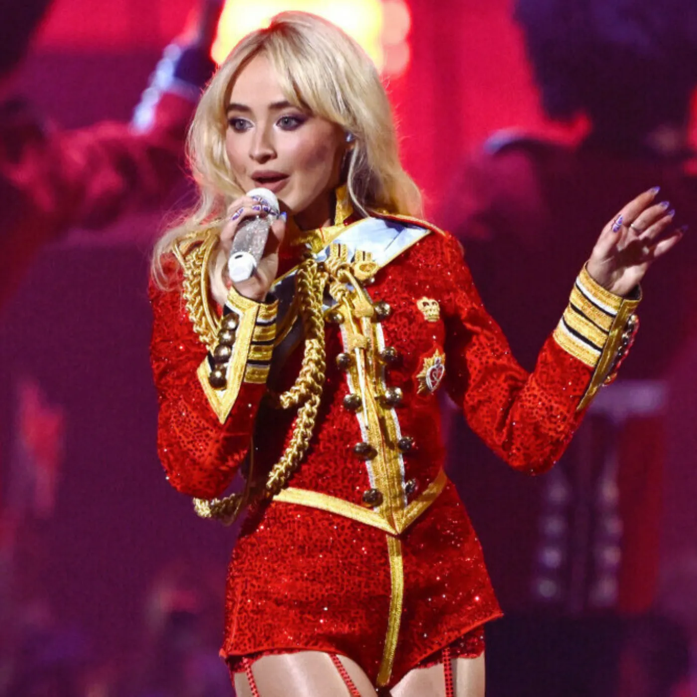Sabrina Carpenter Sets Social Media on Fire with Stunning Photo of Her Younger Mom 19 Sabrina Carpenter Sets Social Media on Fire with Stunning Photo of Her Younger Mom