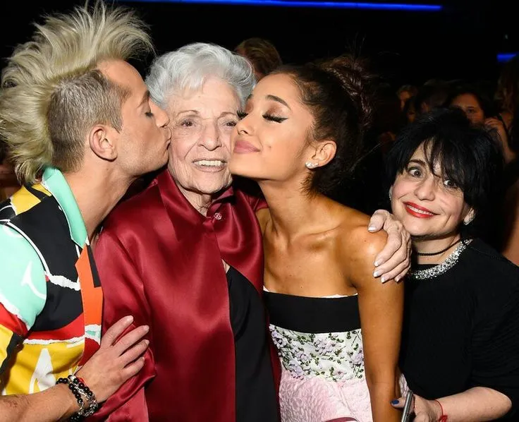 image_68561792c826a “We All Broke Down”: Ariana Grande Finally Confronts Her Family Rift — And Fans Can’t Stop Crying