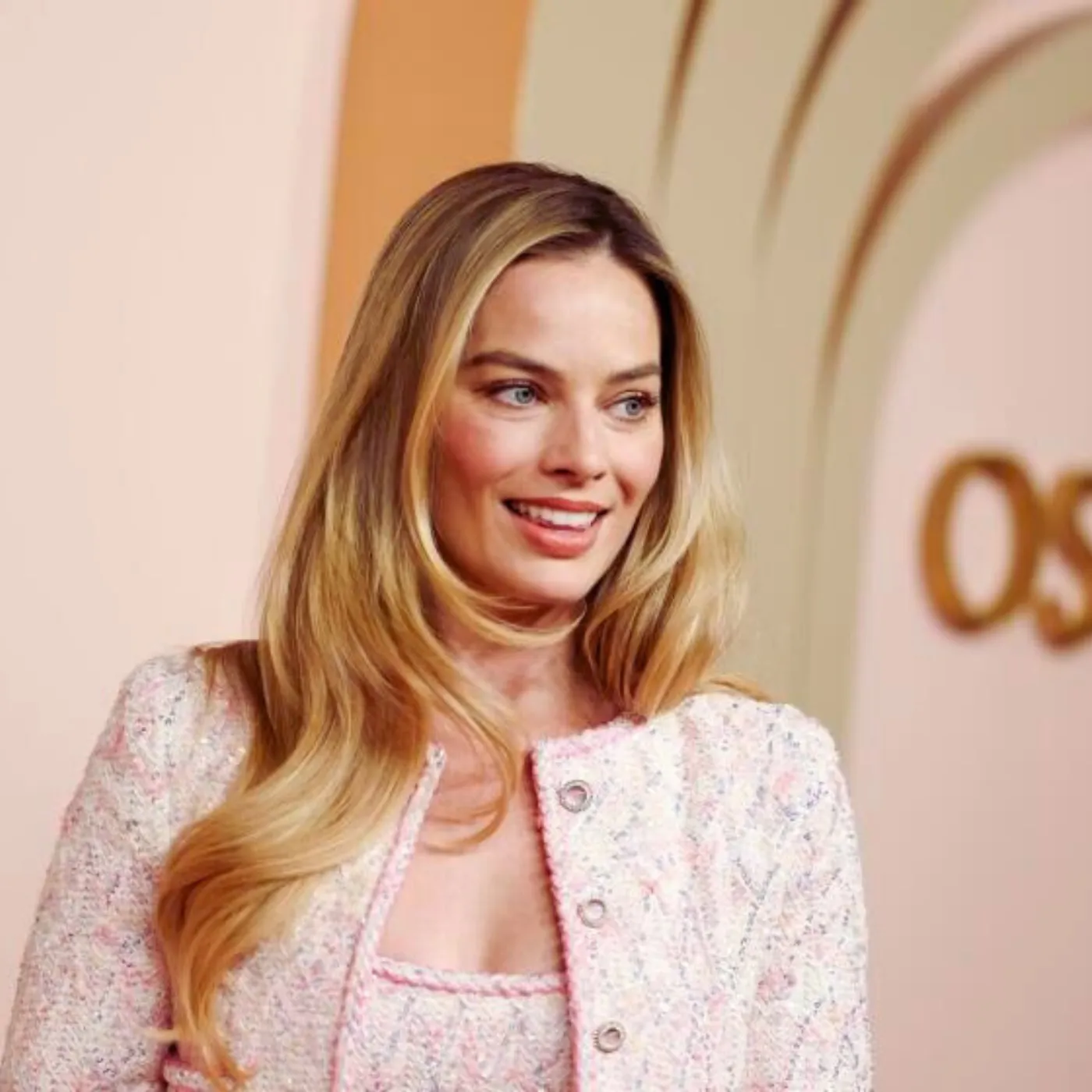 image_6858c256a8a18 Margot Robbie’s Face Is Hollywood’s Secret Weapon — And Everyone’s Cashing In