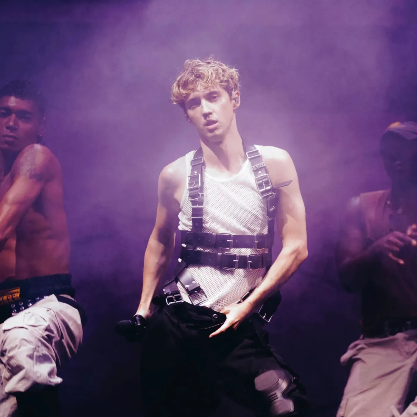 Troye Sivan Rises on a Wave of Hype, but the Industry’s Fingerprints Are All Over It 19 Troye Sivan Rises on a Wave of Hype, but the Industry’s Fingerprints Are All Over It