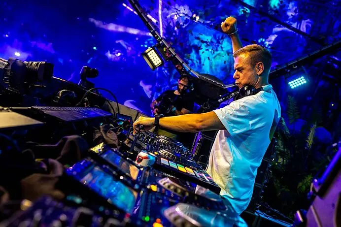 image_685a04786eae4 A day on tour with Armin van Buuren: A packed schedule and 3 hours of sleep per day. Why does he still have energy on stage?