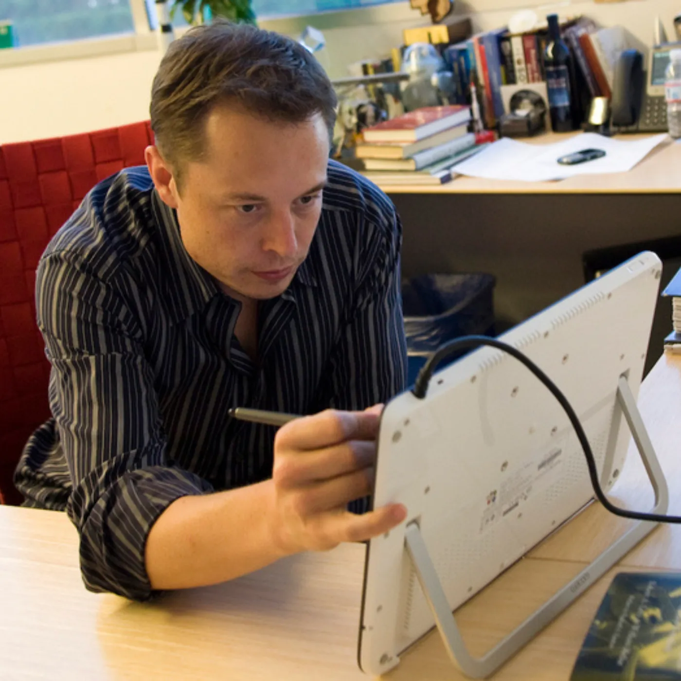 image_685a12e0670ee He Builds Rockets… But Doesn’t Use a Laptop? Elon Musk’s Most Bizarre Claim Yet