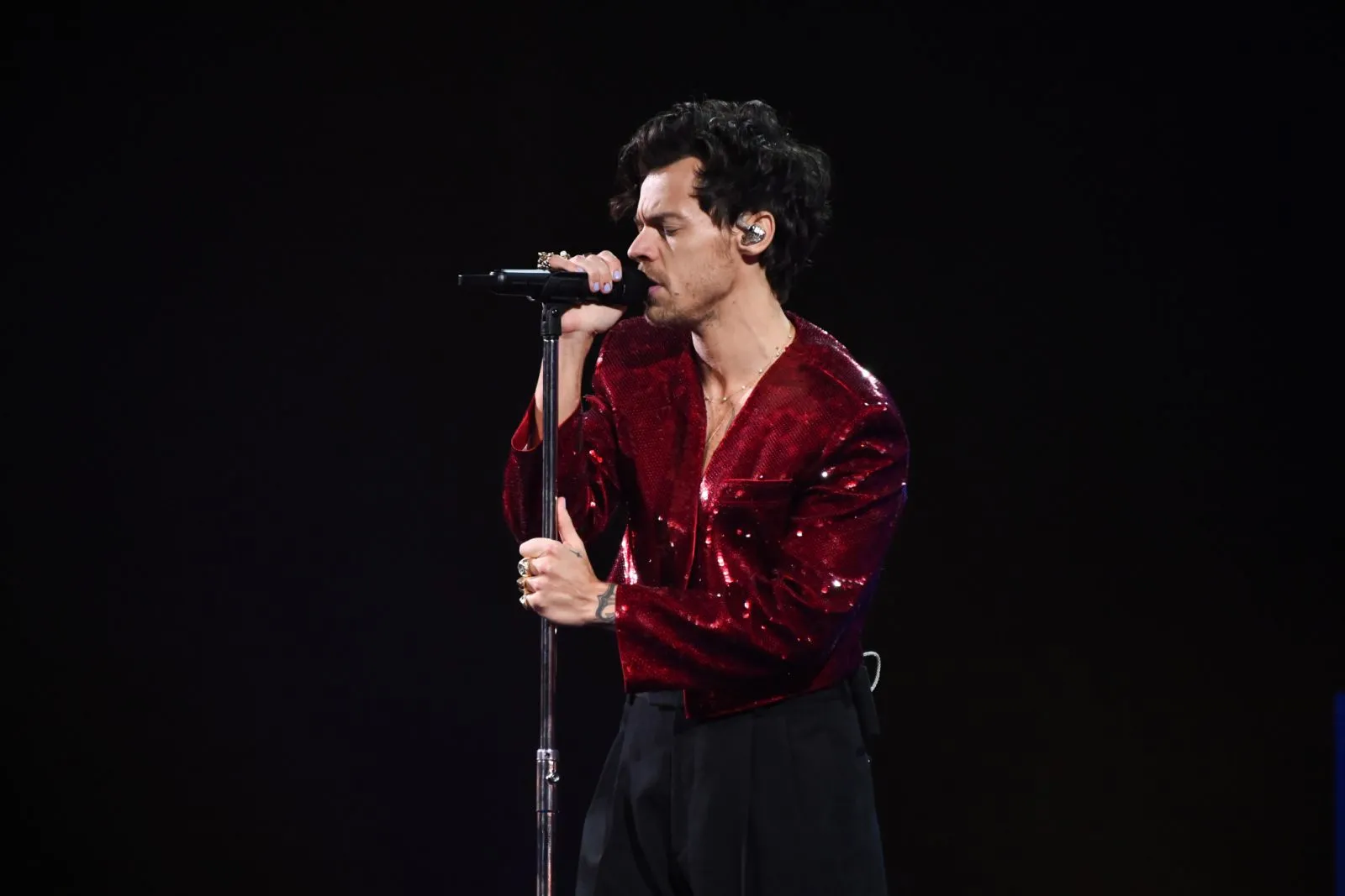 image_685a267732b1f He Made It Feel Like the End of Everything — Harry Styles Leaves Fans in Tears with Heartbreaking One Direction Rendition