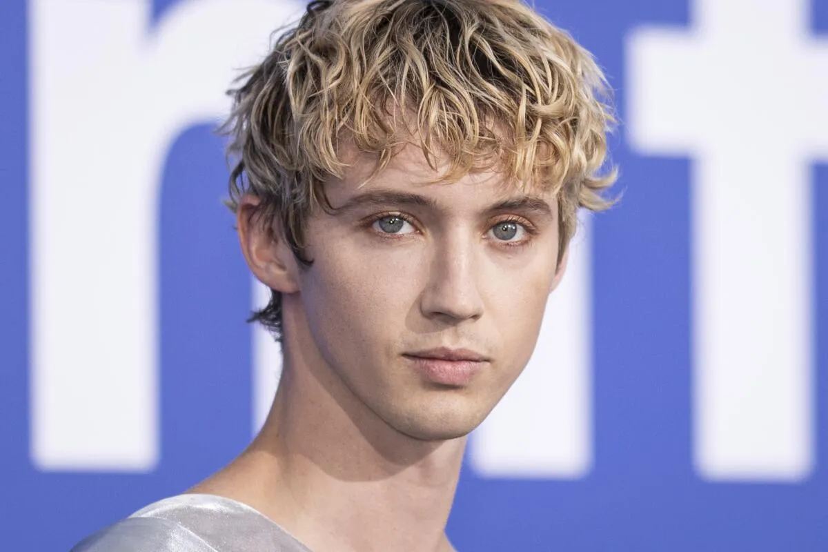image_685a300fcfc3a “This Changes Everything”—Shawn Mendes’ Yacht Moment Unleashes Chaos as Hidden Troye Sivan Confession Surfaces