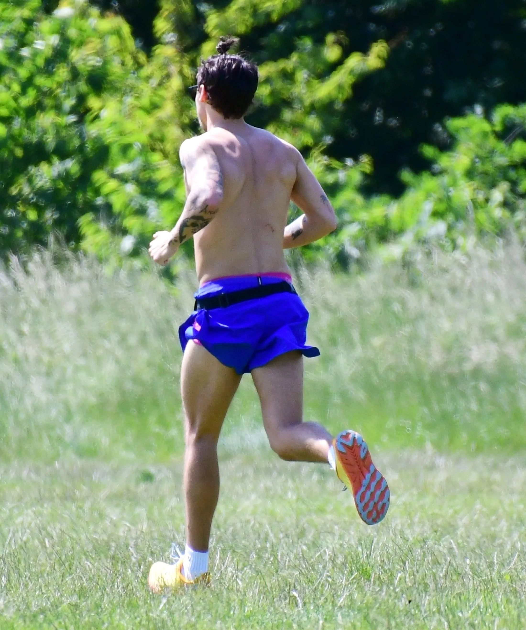 image_685a3fcf19e68 “Are Those Legs Even Real?” — Harry Styles’ Viral Shorts Moment Breaks the Internet