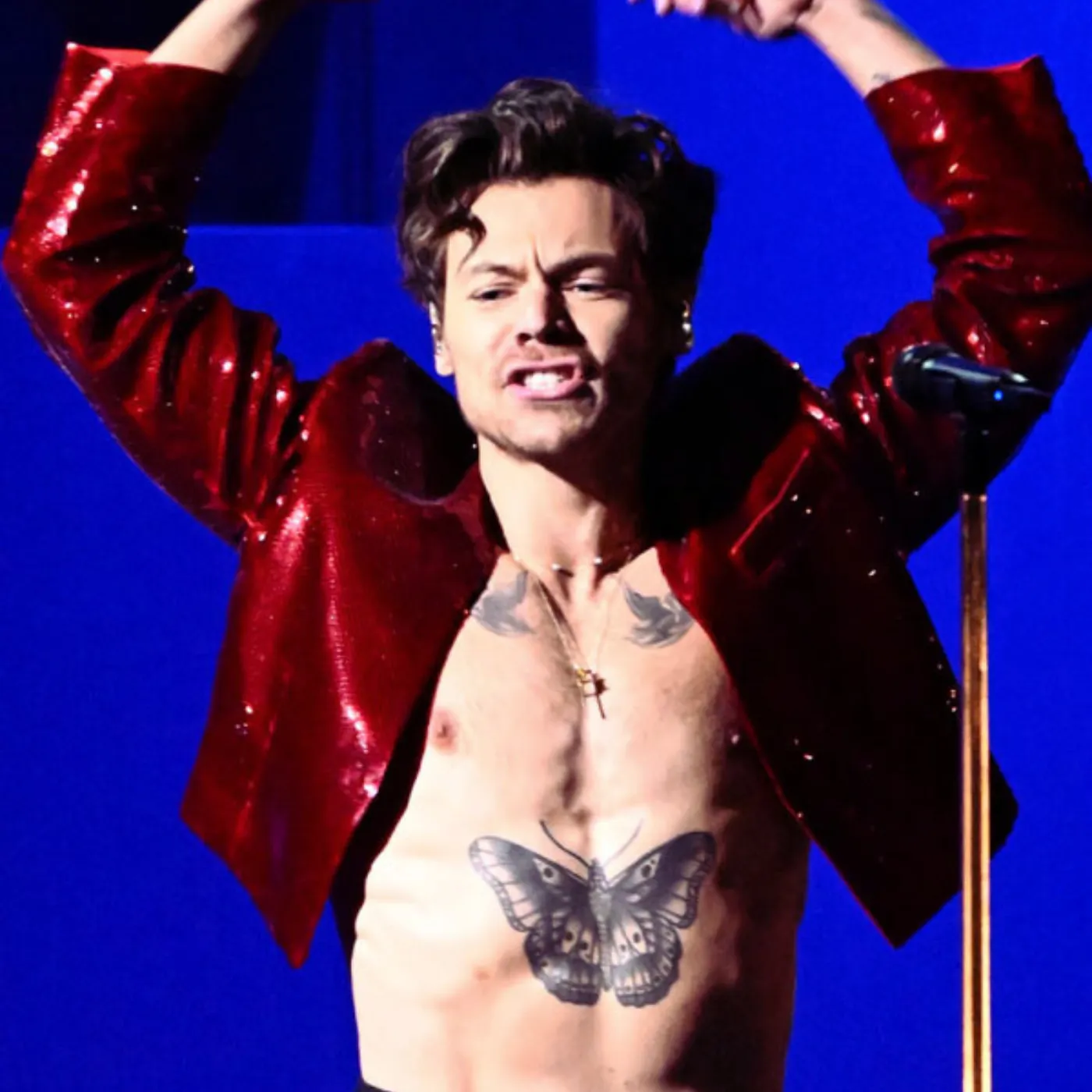image_685a49f71d31e 9 Years Ago, Harry Styles Signed a Deal — Now He Owns Every Record in the Game