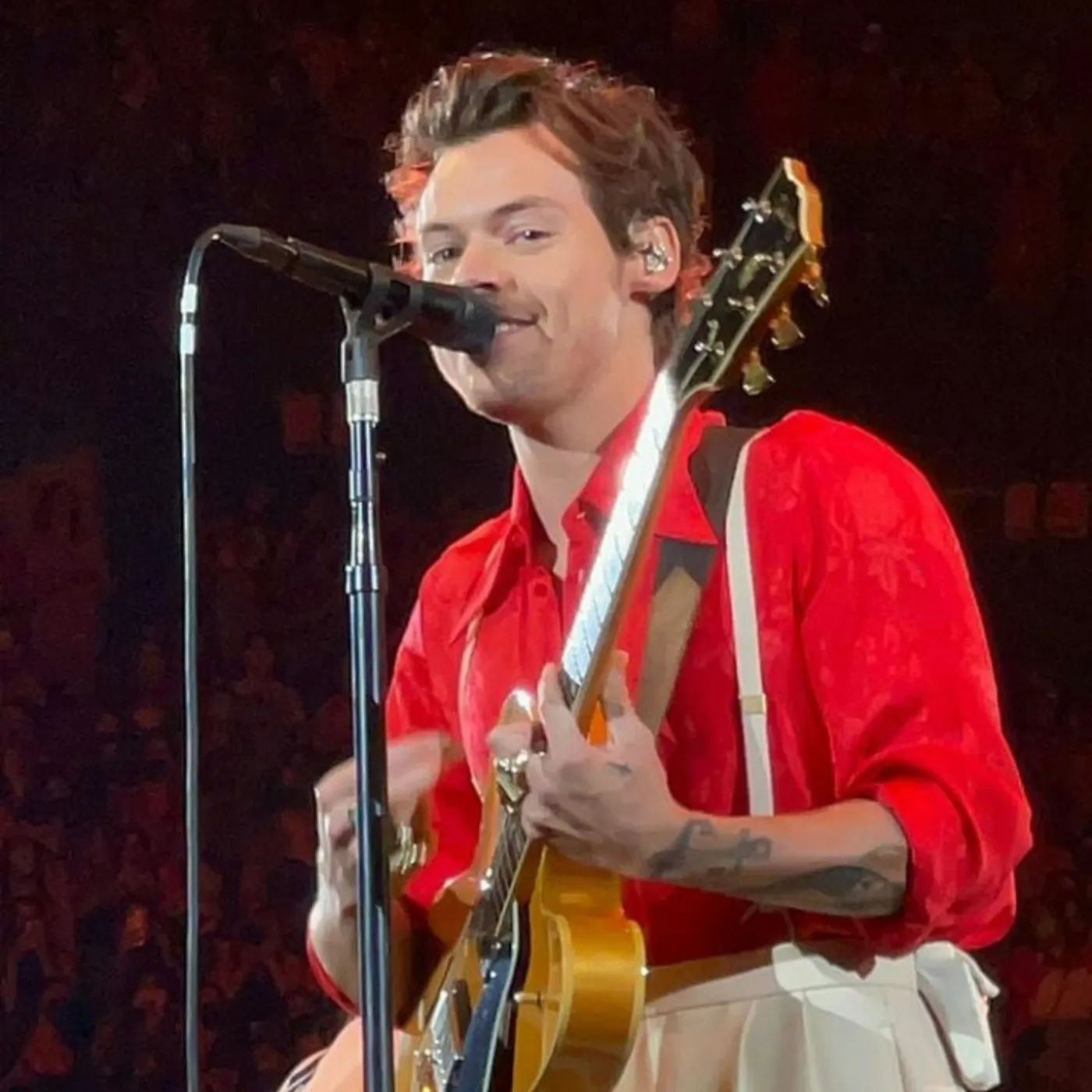 image_685a49f845b65 9 Years Ago, Harry Styles Signed a Deal — Now He Owns Every Record in the Game