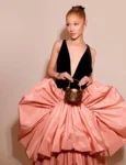 “You Call That Too Far?” — Internet Defends Ariana Grande After Vicious Body Remarks Spark Outrage Again 1 “You Call That Too Far?” — Internet Defends Ariana Grande After Vicious Body Remarks Spark Outrage Again