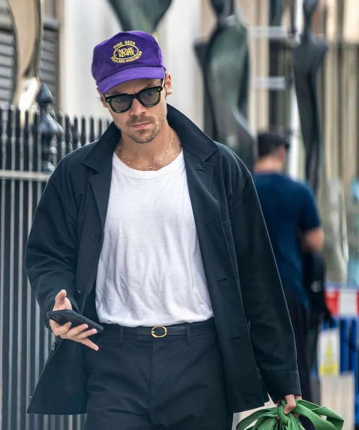 Harry Styles Gets Cozy at a London Café — But It’s Who He’s With That’s Raising Eyebrows 👀