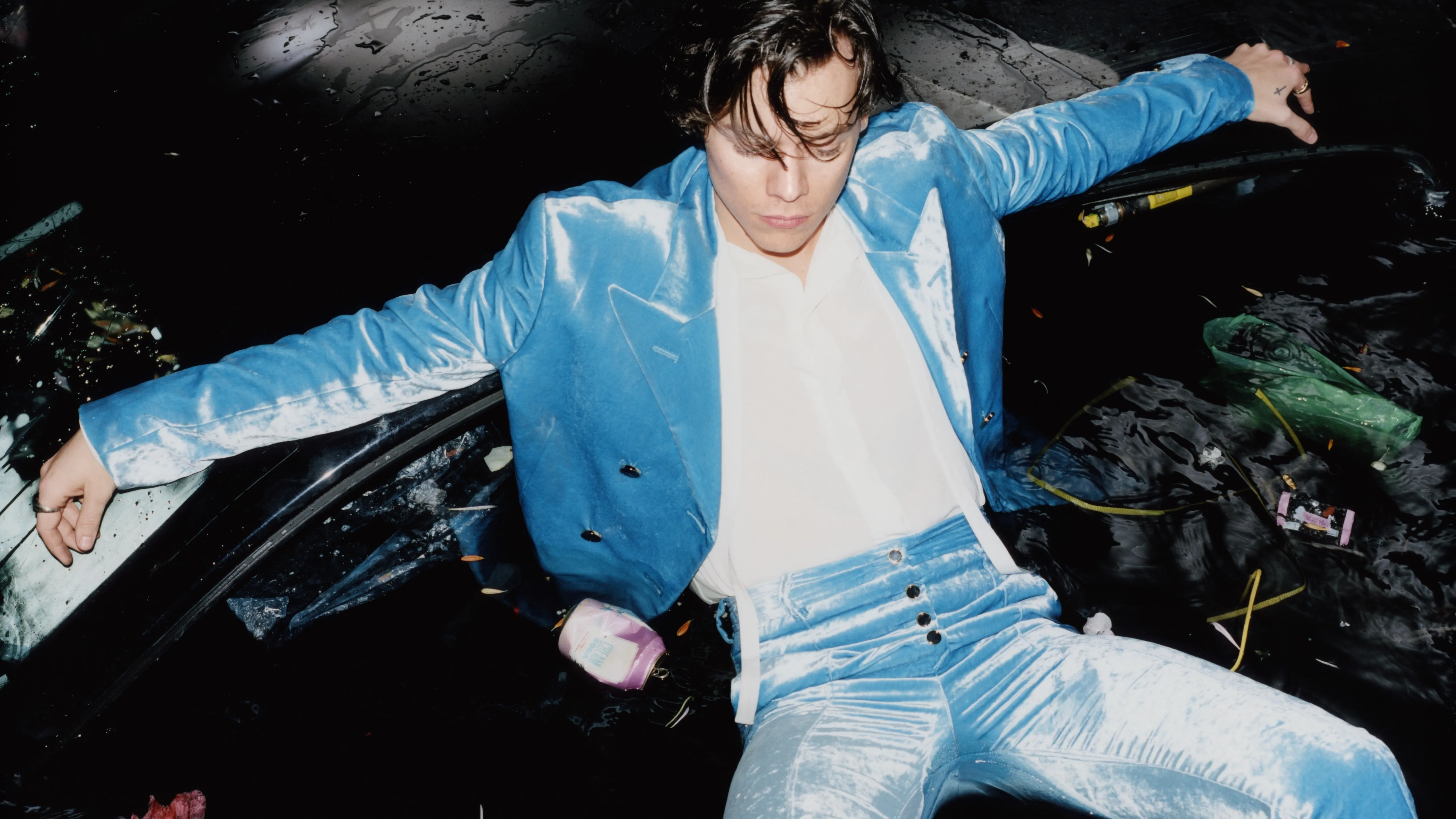 image_685bb754bce46 The Internet’s Obsessing Over This Clip of Harry Styles and a Man Last Night — Watch Before It’s Gone