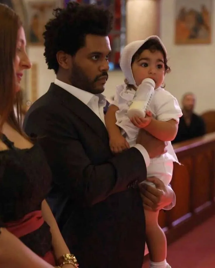 image_685ccd3233e0f ‘Is That His Baby?!’ — The Weeknd Spotted Holding a Child at Private Ceremony