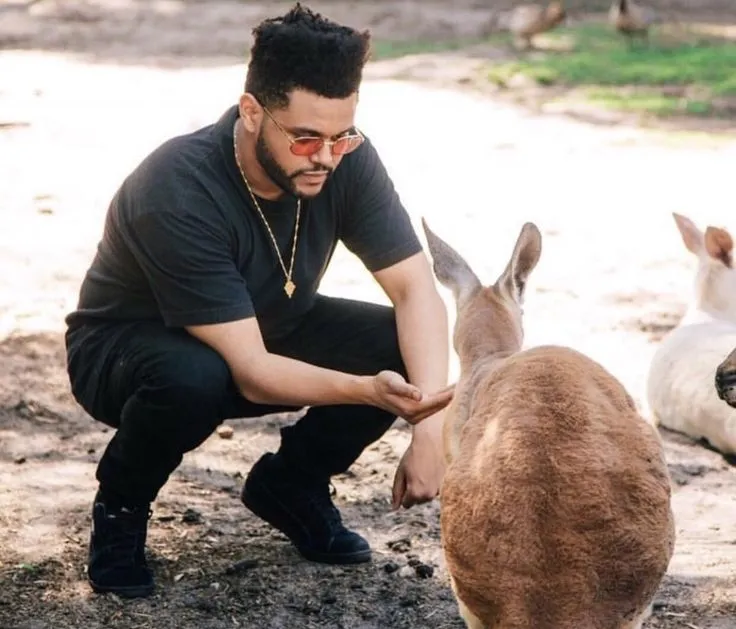 Fans Are Freaking Out Over This Baby Photo of The Weeknd — What’s Really Going On? 19 Fans Are Freaking Out Over This Baby Photo of The Weeknd — What’s Really Going On?