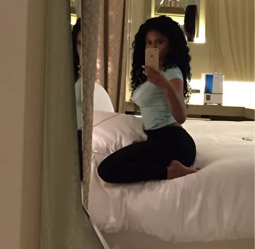 image_685e46e753746 Of All Phones… Nicki Minaj Just Picked This Ancient Relic. Fans Are Losing It