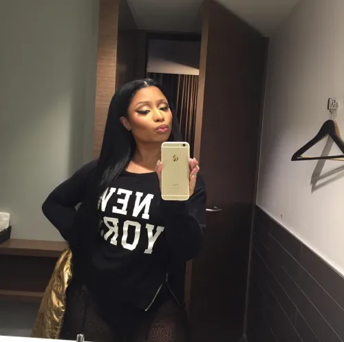 image_685e46e8cf05b Of All Phones… Nicki Minaj Just Picked This Ancient Relic. Fans Are Losing It
