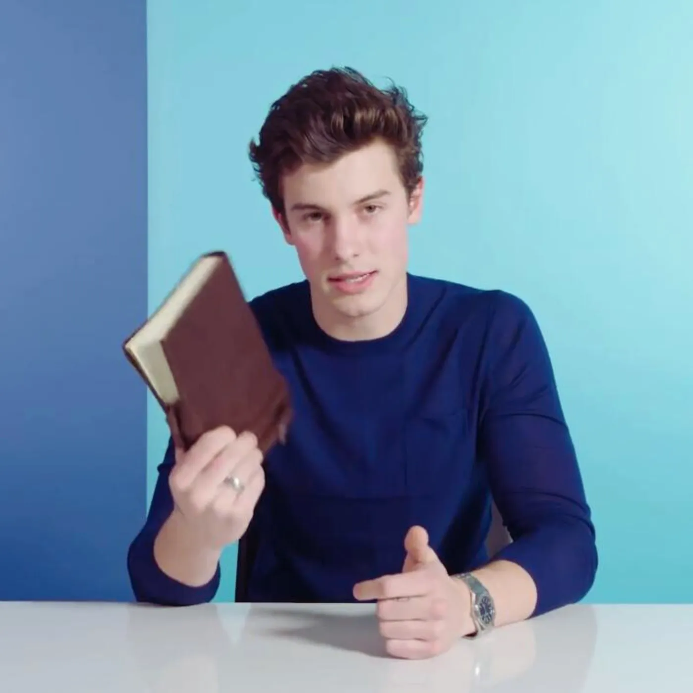 Shawn Mendes Uncovers the Books That Saved His Sanity