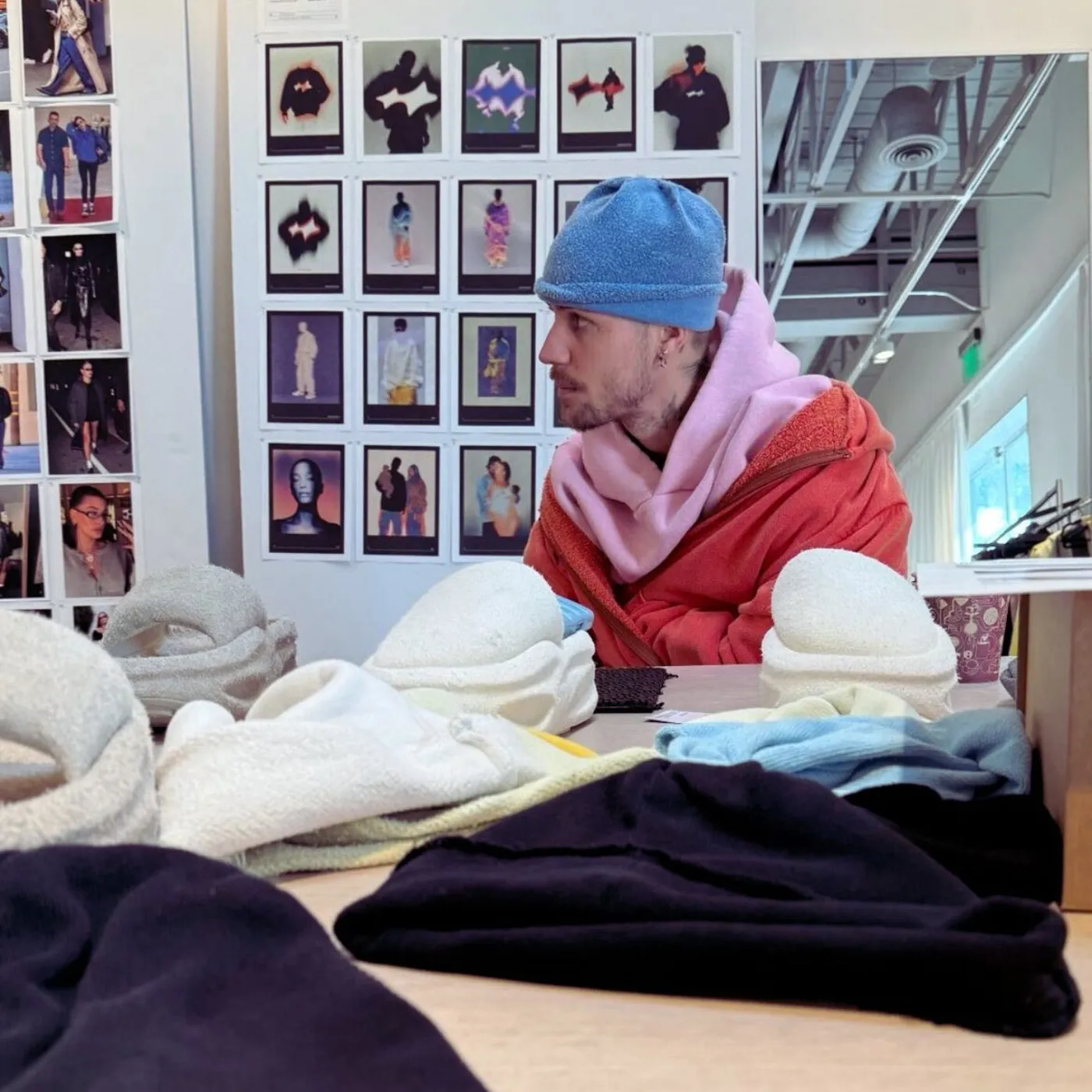 Justin Bieber Drops Vacation Photos but the Smile Isn’t Convincing Anyone