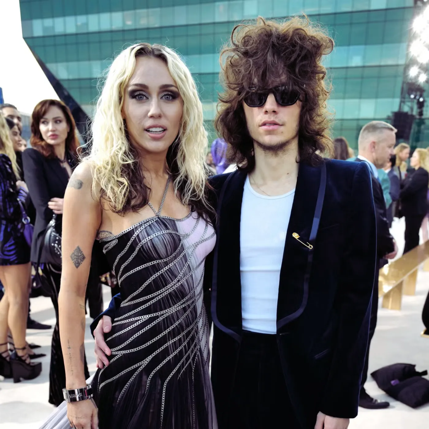 image_68601d42a1440 Miley Cyrus Boyfriend Ignites Internet Buzz Over Wild Age Gap