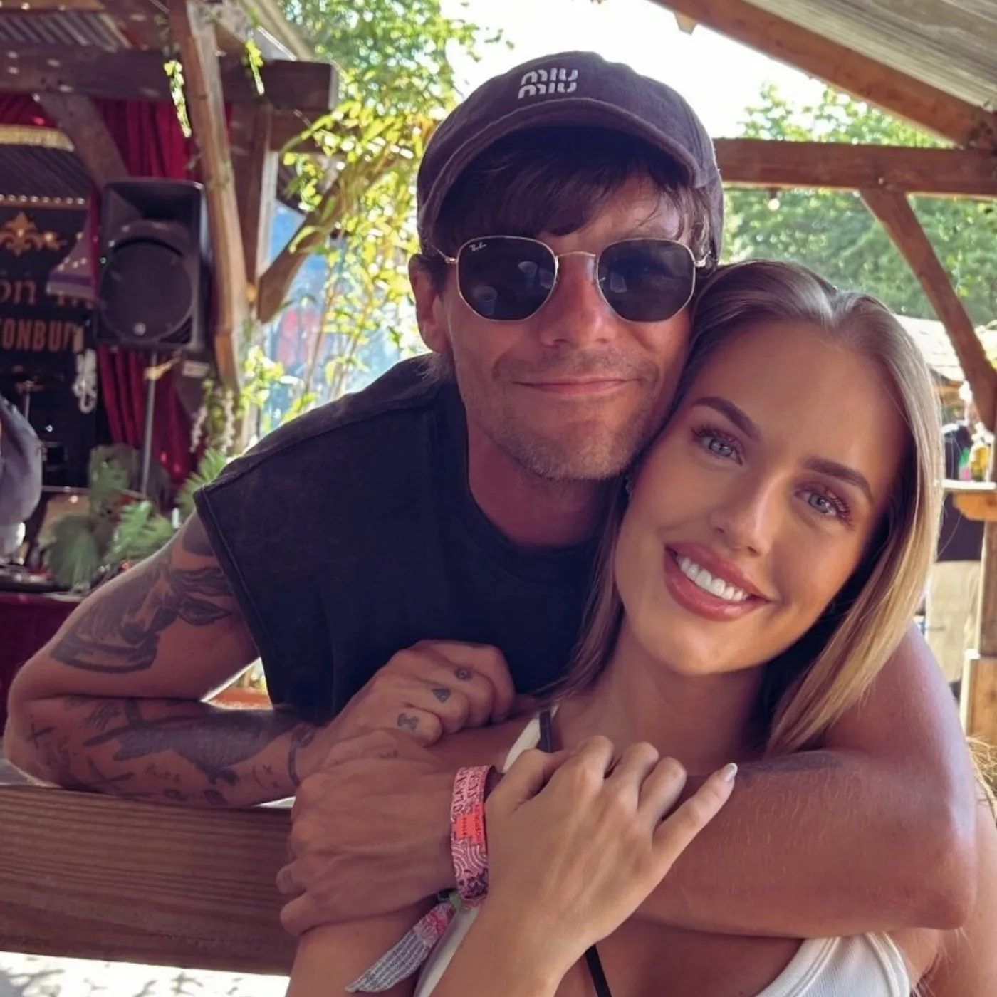 image_68614a0774a6f Internet Meltdown After Louis Tomlinson Poses With Lottie, Lewis At Glastonbury