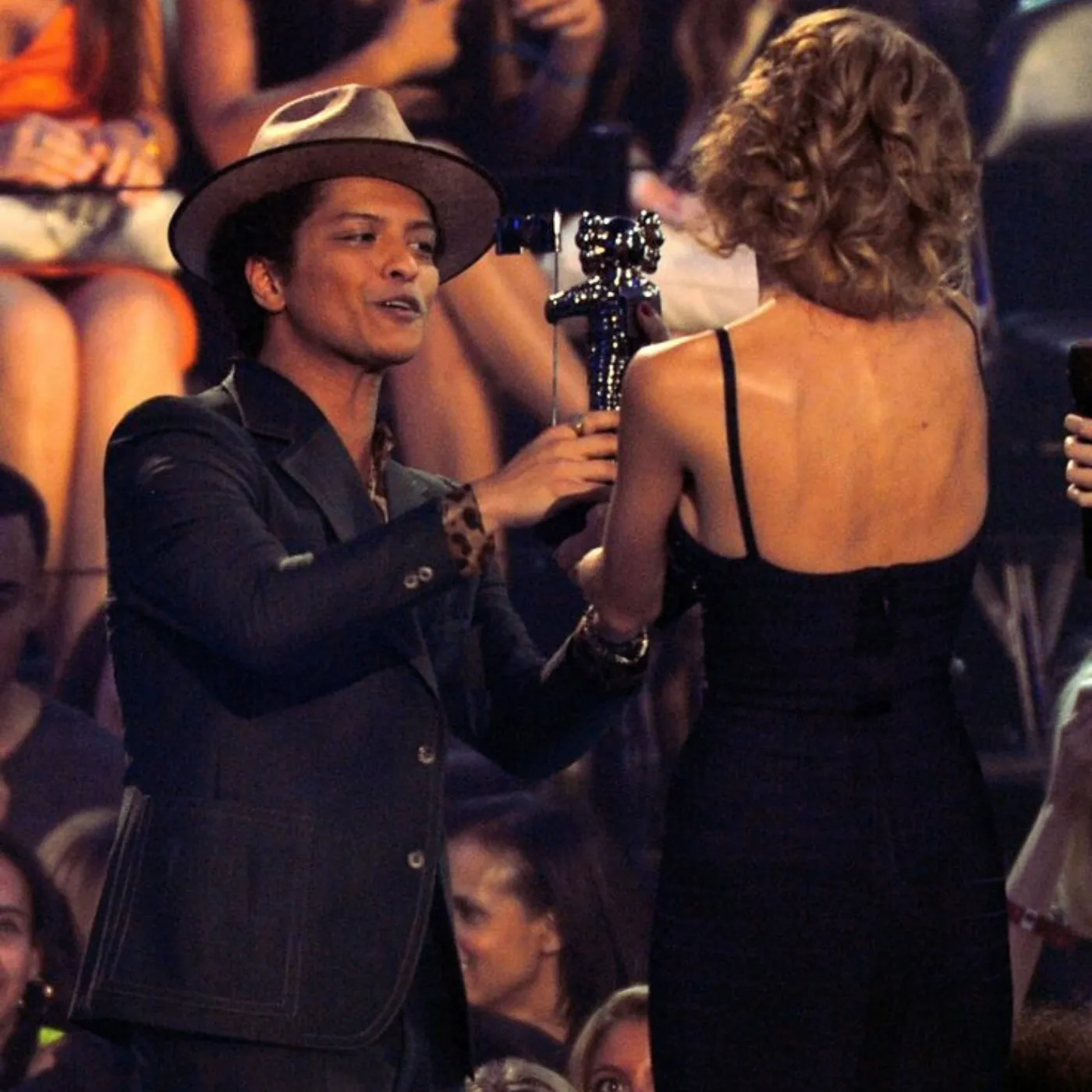 image_6861862063715 Bruno Mars Unleashes Massive Internet Frenzy Over Taylor Swift Drama