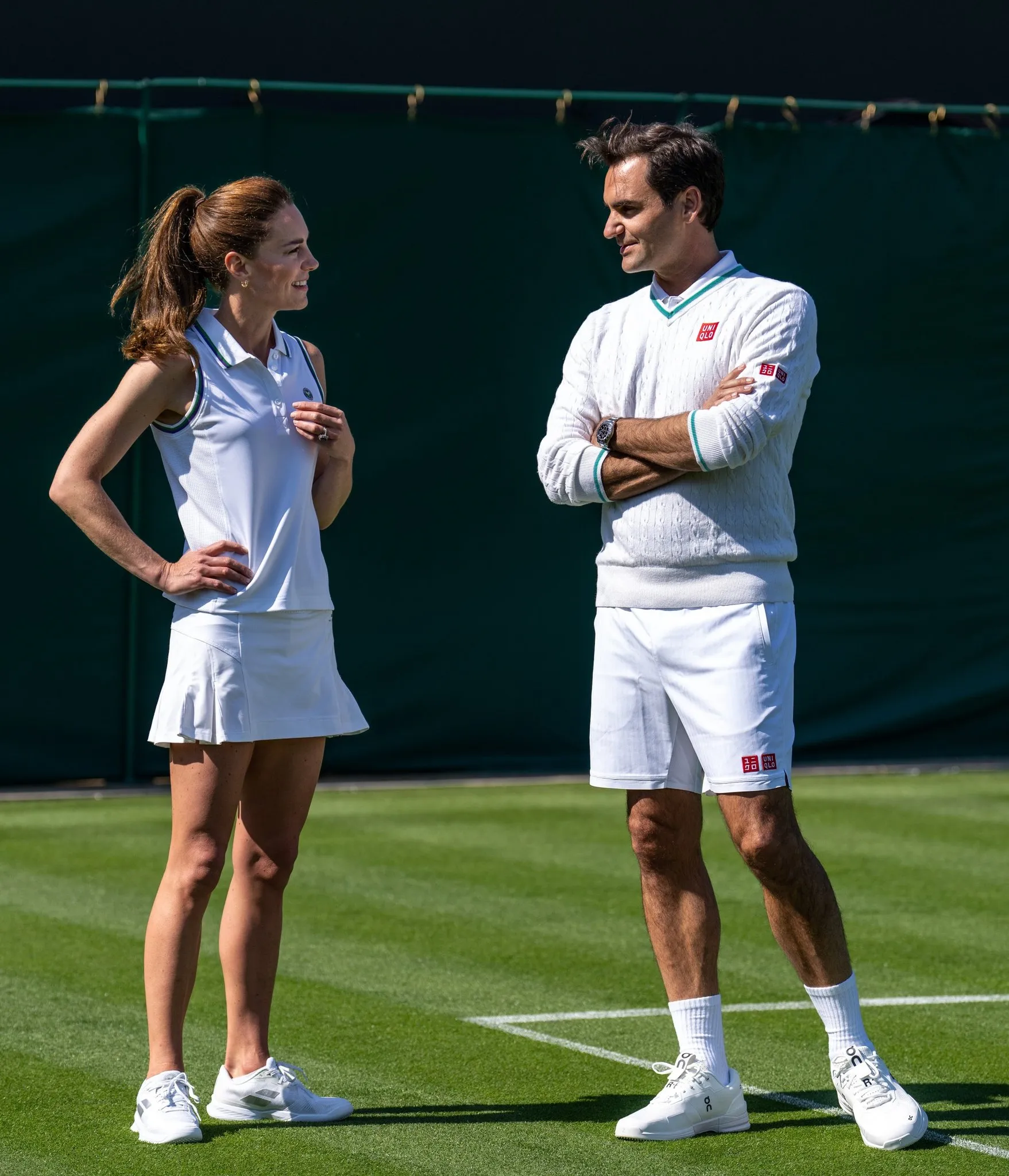 Fans Are Shocked: Federer Spotted Getting Too Close to a Familiar Face—And It’s Not His Wife 19 Fans Are Shocked: Federer Spotted Getting Too Close to a Familiar Face—And It’s Not His Wife
