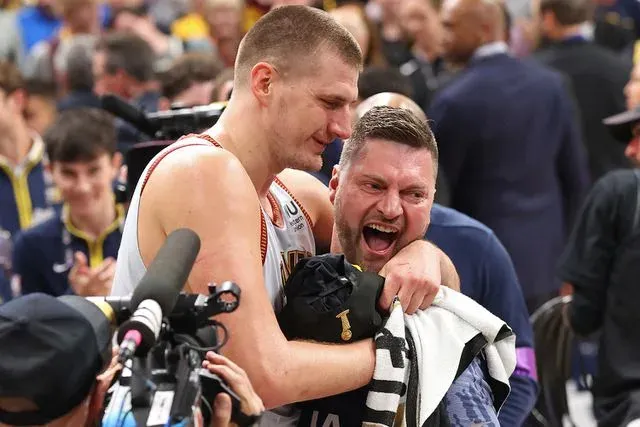 image_6861f64e03d5a Who is behind Jokić's cold gaze? The story of two brothers who have never shied away from confrontation.