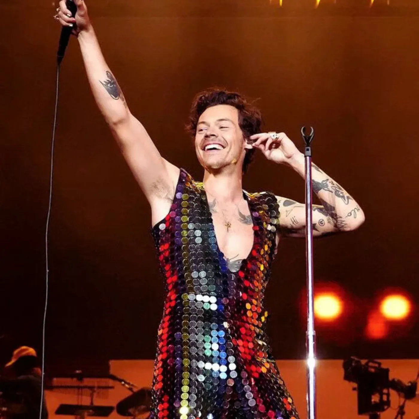 image_6861f73ea0645 Harry Styles Sparks Uproar with Wild Glastonbury Stunt Ignites Frenzy