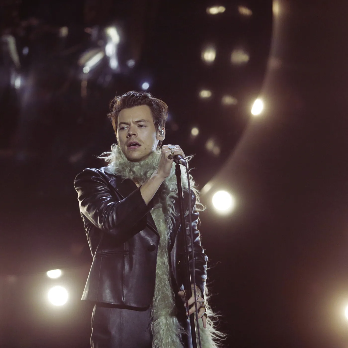 Harry Styles Sparks Uproar with Wild Glastonbury Stunt Ignites Frenzy