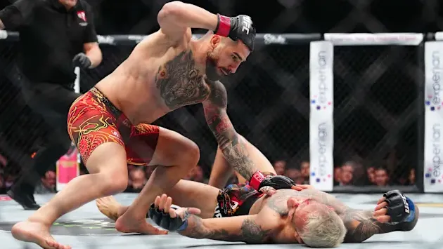 Topuria Knocks Out Oliveira in Round 1, Challenges Pimblett at UFC 317