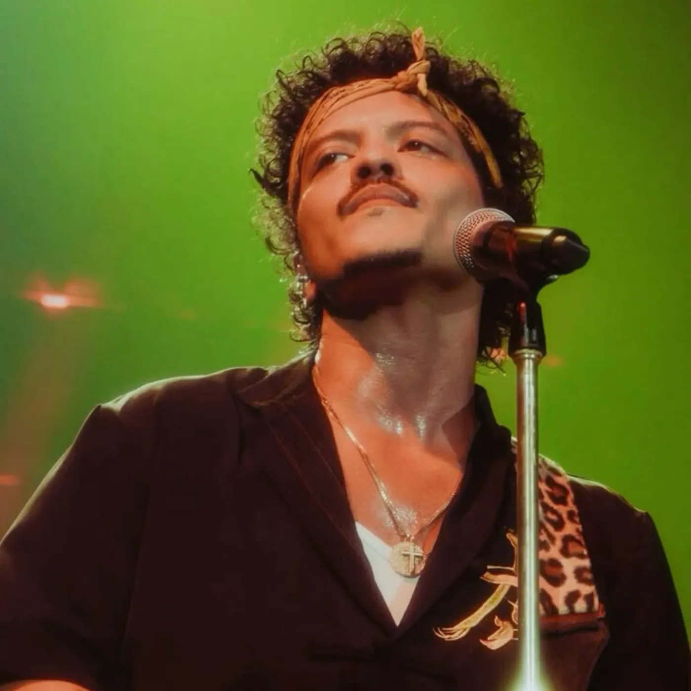 image_68622a6e04373 Bruno Mars Proves He Needs No One in the Studio