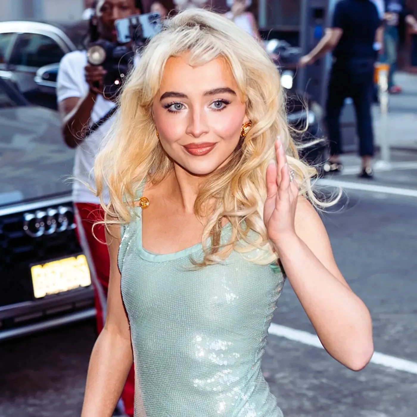 Burger Night With Luke Moga Sparks Sabrina Carpenter Dating Buzz