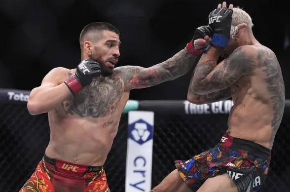 Not Strength – This Weakness is What Made Oliveira Fall Against Topuria