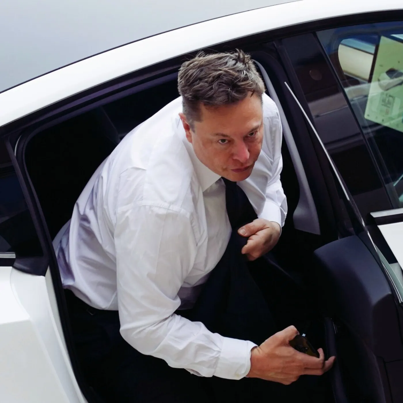 Elon Musk’s Wild Robotaxi Promise Leaves Tesla Investors Reeling