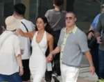 Fans Went Wild When Brad Pitt Took His Girlfriend Shopping in Tokyo – Happiness Clearly Shown on His Face 1 Fans Went Wild When Brad Pitt Took His Girlfriend Shopping in Tokyo – Happiness Clearly Shown on His Face