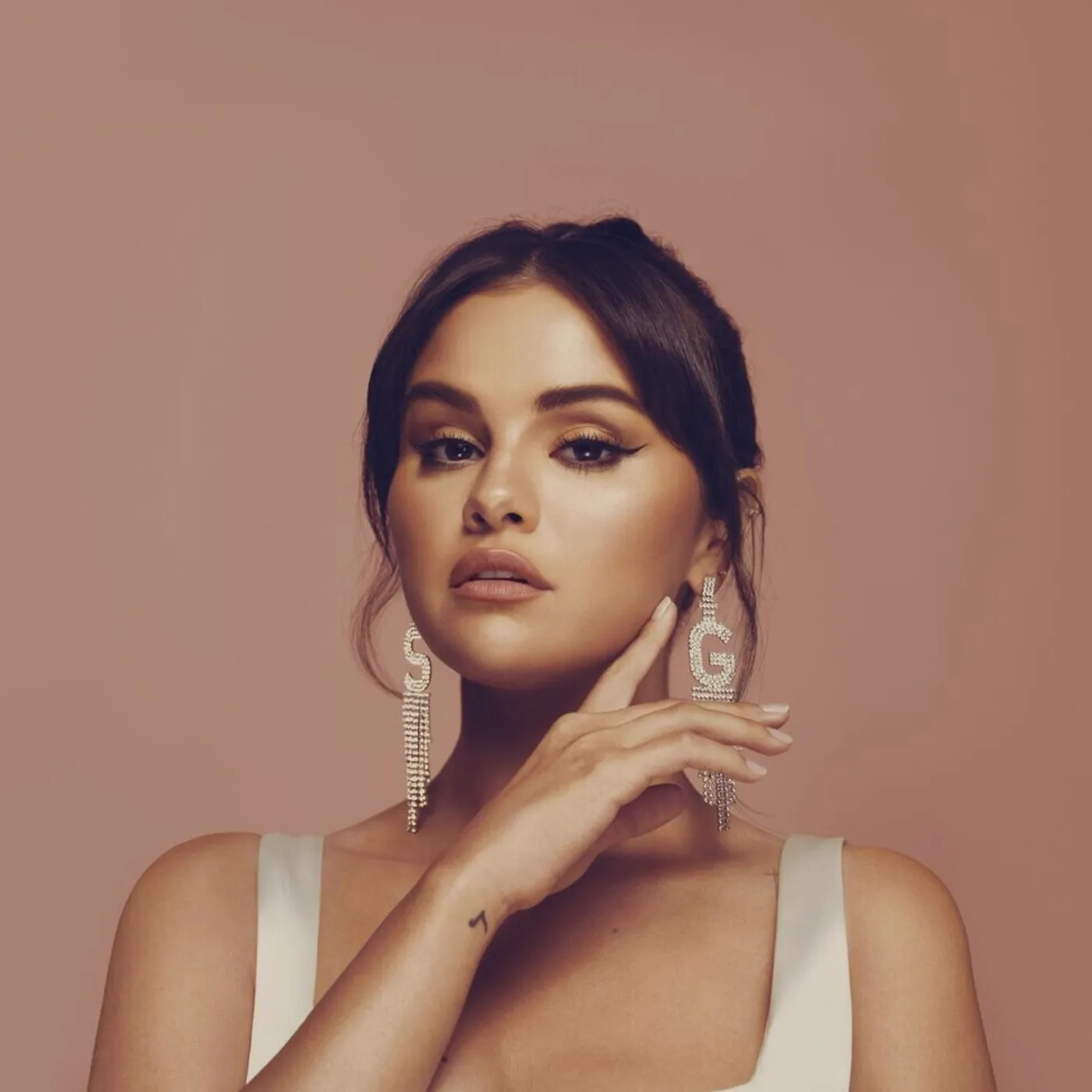 Selena Gomez Shakes Wall Street with Rare Beauty Billion Dollar Shockwave