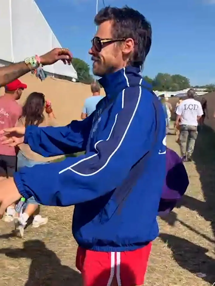 image_6863a995c3b71 Harry Styles Didn’t Just Perform… He Made Glastonbury Explode — And the Internet Can’t Handle It!
